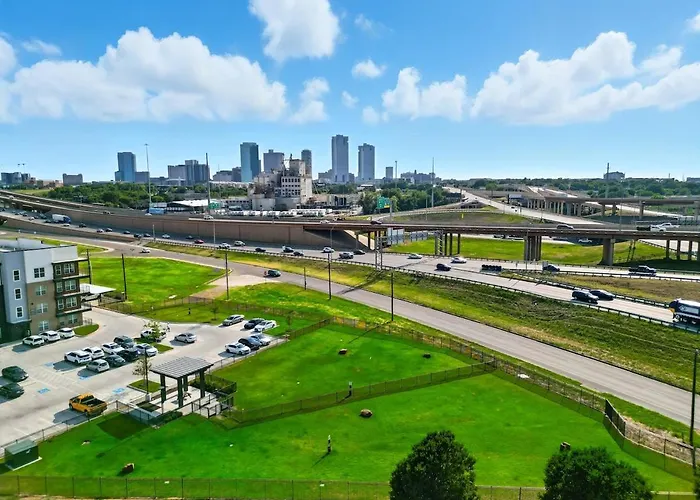 101 Stylish Condo, Amenities, Near Stockyards * Fort Worth