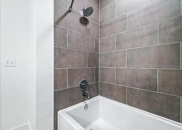 101 Stylish Condo, Amenities, Near Stockyards