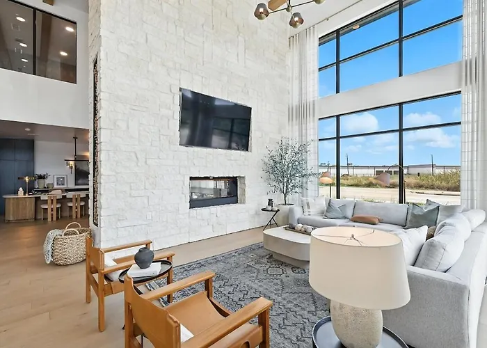 101 Stylish Condo, Amenities, Near Stockyards * Fort Worth