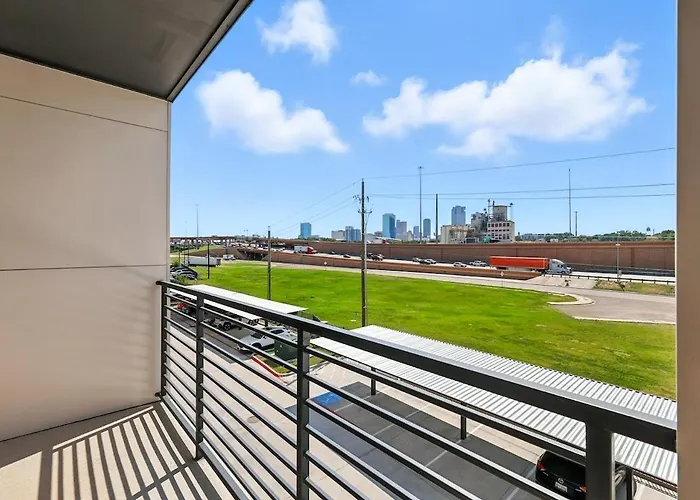101 Stylish Condo, Amenities, Near Stockyards